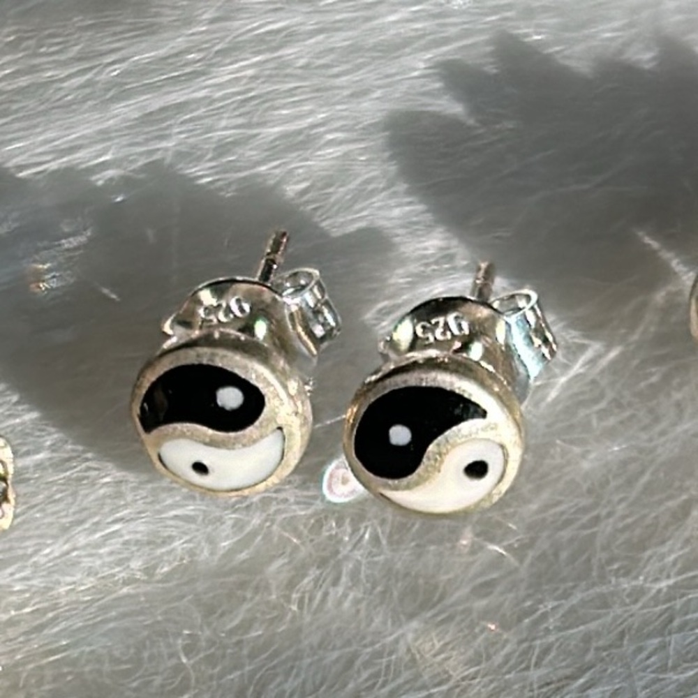 6 Pairs of Various Sterling Silver Post Earrings - Picture 2 of 8